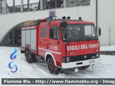 Iveco OM 79-13
Vigili del Fuoco
Comando Provinciale di Udine
Distaccamento Volontario di Cercivento
VF 13723
Parole chiave: Iveco-OM 79-13 VF13723