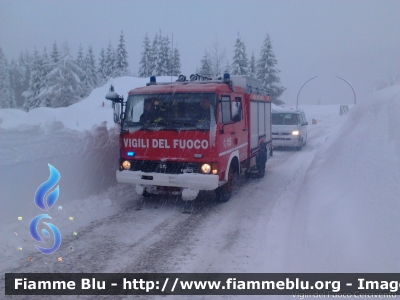 Iveco OM 79-13
Vigili del Fuoco
Comando Provinciale di Udine
Distaccamento Volontario di Cercivento
VF 13723
Parole chiave: Iveco-OM 79-13 VF13723