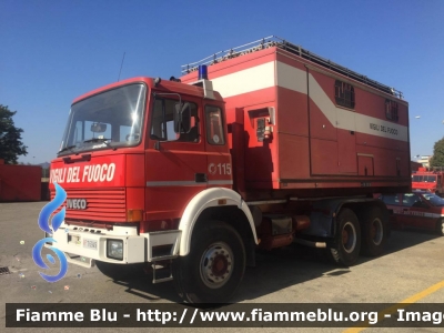 Iveco 330-26
Vigili del Fuoco
Comando Provinciale di Bologna
VF 16949
Scarrabile Gruppo Caldaia 
In partenza per il terremoto in centro Italia
Parole chiave: Iveco 330-26 VF16949