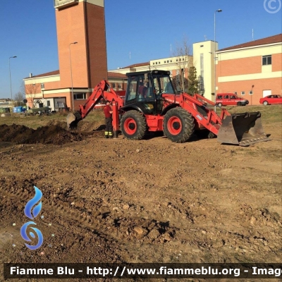 JCB 4CX
Vigili del Fuoco
Comando Provinciale di Ferrara
G.O.S. (Gruppo Operativo Speciale) 
Emilia Romagna
VF 21657 
Parole chiave: JCB 4CX VF21657