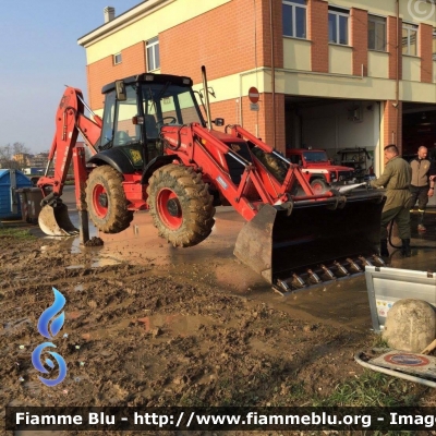 JCB 4CX
Vigili del Fuoco
Comando Provinciale di Ferrara
G.O.S. (Gruppo Operativo Speciale) 
Emilia Romagna
VF 21657 
Parole chiave: JCB 4CX VF21657