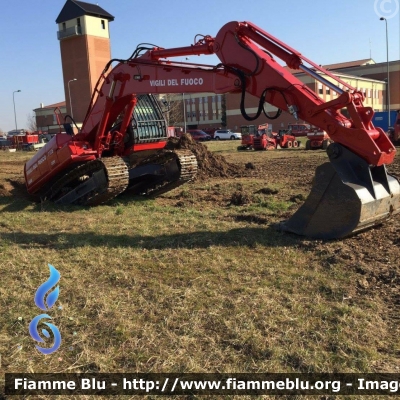 Case CX210
Vigili del Fuoco
Comando Provinciale di Piacenza
G.O.S. (Gruppo Operativo Speciale) 
Emilia Romagna
Parole chiave: Case CX210