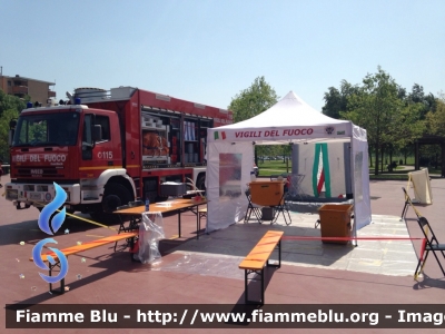 Iveco EuroTech 190E35 "One"
Vigili del Fuoco
Comando Provinciale di Milano
Nucleo NBCR
Allestimento Iveco-Magirus
VF 21923
Parole chiave: Iveco EuroTech_190E35_"One" VF21923