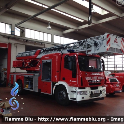 Iveco EuroCargo 180E32 III serie
Vigili del Fuoco
Comando Provinciale di Milano
AutoScala M32L da 32 metri allestimento Magirus
VF 27313
Parole chiave: Iveco EuroCargo_180E32_IIIserie VF27313