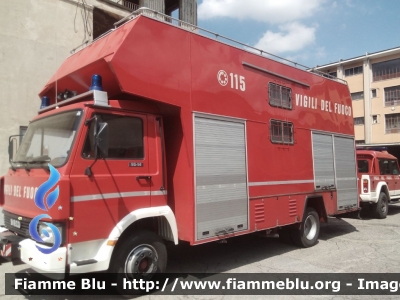 Iveco 95-14
Vigili del Fuoco
Comando Provinciale di Milano
Automezzo restaurato e attualmente in servizio di colonna mobile
Parole chiave: Iveco 95-14