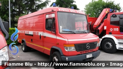 Mercedes-Benz Vario 612D
Vigili del Fuoco
Comando Provinciale di Treviso
VF 20702
Parole chiave: Mercedes-Benz Vario_612D VF20702