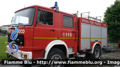 Iveco OM 160
Vigili del Fuoco
Comando Provinciale di Treviso
Distaccamento Volontario di Gaiarine
AutoPompaSerbatoio allestimento Baribbi
VF 12001
Parole chiave: Iveco OM_160 VF12001