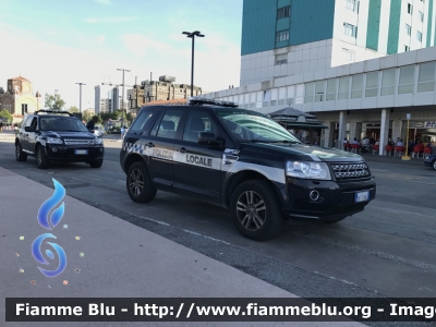 Land-Rover Freelander 2
Polizia Locale
Padova
POLIZIA LOCALE YA 749 AL
POLIZIA LOCALE YA 751 AL
Parole chiave: Land-Rover Freelander_2 POLIZIALOCALEYA749AL POLIZIALOCALEYA751AL