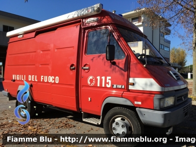 Renault B110
Vigili del Fuoco
Comando Provinciale di Treviso
Carro Aria
VF 19174
Parole chiave: Renault B110 VF19174