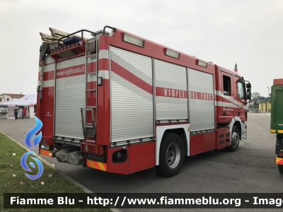 Mercedes-Benz Actros 1841 II serie
Vigili del Fuoco
Comando Provinciale di Treviso
Distaccamento Permanente di Montebelluna (TV)
AutoPompaSerbatoio allestimento Bai
VF 23314
Parole chiave: Mercedes-Benz Actros_1841_IIserie VF23314