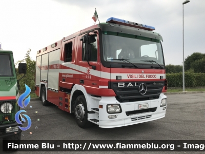 Mercedes-Benz Actros 1841 II serie
Vigili del Fuoco
Comando Provinciale di Treviso
Distaccamento Permanente di Montebelluna (TV)
AutoPompaSerbatoio allestimento Bai
VF 23314
Parole chiave: Mercedes-Benz Actros_1841_IIserie VF23314