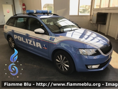 Skoda Octavia Wagon IV serie
Polizia di Stato
Polizia Stradale in servizio sulla rete autostradale di Autostrade per l'Italia
Seconda fornitura con la nuova livrea
Allestite Focaccia
Decorazione Grafica Artlantis
POLIZIA M0430
Parole chiave: Skoda Octavia_Wagon_IVserie POLIZIAM0430