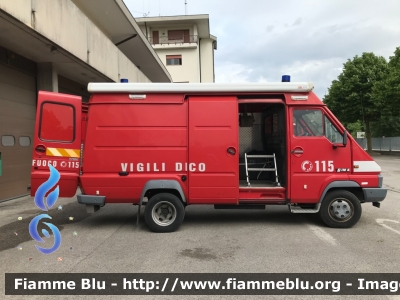 Renault B110
Vigili del Fuoco
Comando Provinciale di Treviso
Carro Aria
VF 19174
Parole chiave: Renault B110 VF19174