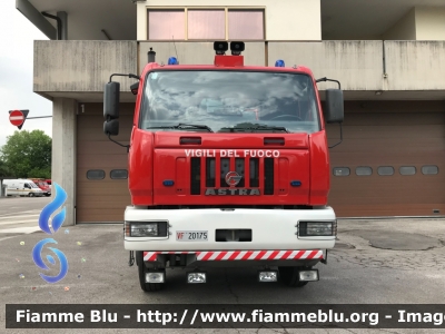 Astra HD7 64.38
Vigili del Fuoco
Comando Provinciale di Treviso
AutoGru da 30 ton allestimento Cormach
Mezzo con nuovi lampeggianti supplementari e sirena
VF 20175
Parole chiave: Astra HD7_64.38 VF20175