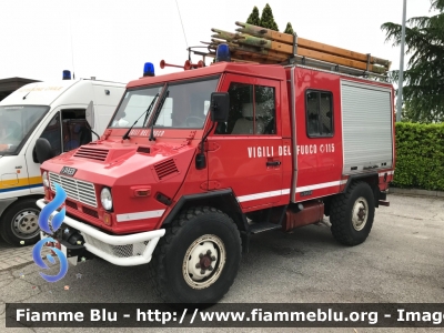 Iveco VM90
Vigili del Fuoco
Comando Provinciale di Treviso
Polisoccorso allestimento Baribbi
VF 16488
Parole chiave: Iveco VM90 VF16488