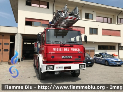 Iveco 190-26
Vigili del Fuoco
Comando Provinciale di Treviso
Distaccamento Permanente di Conegliano (TV)
AutoScala allestimento Magirus
VF 16768
Parole chiave: Iveco 190-26 VF16768