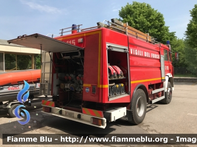 Iveco 190-26
Vigili del Fuoco
Comando Provinciale di Treviso
AutoBottePompa allestimento Baribbi
VF 16571
Parole chiave: Iveco 190-26 VF16571