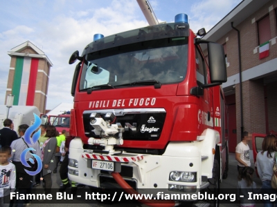 Man TGS 33.540 6x6 I serie
Vigili del Fuoco
Comando Provinciale di Treviso
Distaccamento Aeroportuale di Treviso "Canova"
Allestito Ziegler / Aris Fire
VF 27106
Parole chiave: Man TGS_33.540_6x6_Iserie VF27106