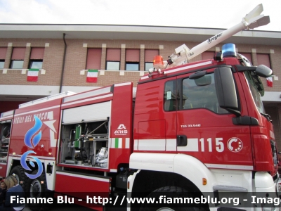 Man TGS 33.540 6x6 I serie
Vigili del Fuoco
Comando Provinciale di Treviso
Distaccamento Aeroportuale di Treviso "Canova"
Allestito Ziegler / Aris Fire
VF 27106
Parole chiave: Man TGS_33.540_6x6_Iserie VF27106