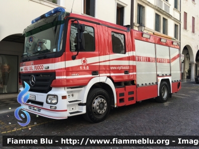 Mercedes-Benz Actros 1841 II serie
Vigili del Fuoco
Comando Provinciale di Treviso
Distaccamento Permanente di Conegliano (TV)
AutoPompaSerbatoio allestimento Bai
VF 24479
Parole chiave: Mercedes-Benz Actros_1841_IIserie VF24479