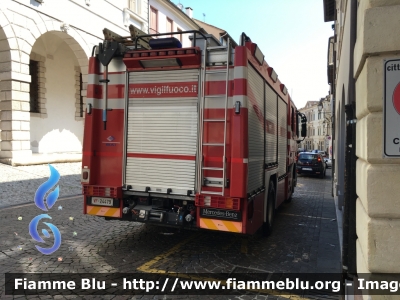 Mercedes-Benz Actros 1841 II serie
Vigili del Fuoco
Comando Provinciale di Treviso
Distaccamento Permanente di Conegliano (TV)
AutoPompaSerbatoio allestimento Bai
VF 24479
Parole chiave: Mercedes-Benz Actros_1841_IIserie VF24479