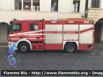 Mercedes-Benz Actros 1841 II serie
Vigili del Fuoco
Comando Provinciale di Treviso
Distaccamento Permanente di Conegliano (TV)
AutoPompaSerbatoio allestimento Bai
VF 24479
Parole chiave: Mercedes-Benz Actros_1841_IIserie VF24479