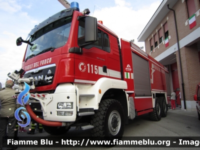 Man TGS 33.540 6x6 I serie
Vigili del Fuoco
Comando Provinciale di Treviso
Distaccamento Aeroportuale di Treviso "Canova"
Allestito Ziegler / Aris Fire
VF 27106
Parole chiave: Man TGS_33.540_6x6_Iserie VF27106