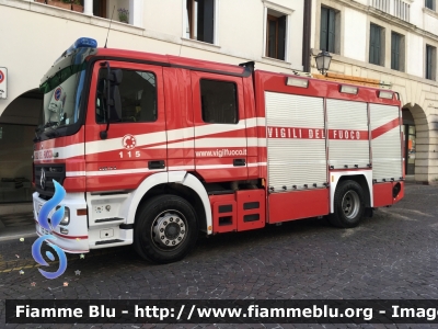 Mercedes-Benz Actros 1841 II serie
Vigili del Fuoco
Comando Provinciale di Treviso
Distaccamento Permanente di Conegliano (TV)
AutoPompaSerbatoio allestimento Bai
VF 24479
Parole chiave: Mercedes-Benz Actros_1841_IIserie VF24479