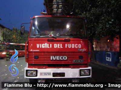 Iveco 190-26
Vigili del Fuoco
Comando Provinciale di Treviso
Distaccamento Permanente di Conegliano (TV)
AutoScala allestimento Magirus
VF 16768
Parole chiave: Iveco 190-26 VF16768