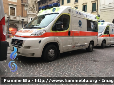 Fiat Ducato X250
Pubblica Assistenza Croce Azzurra Ormelle (TV)
Convenzionata SUEM 118 Treviso Emergenza
Allestita EDM
"372"
Parole chiave: Fiat Ducato_X250 Ambulanza