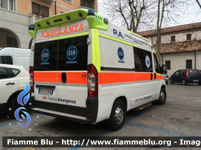 Fiat Ducato X250
Pubblica Assistenza Croce Azzurra Ormelle (TV)
Convenzionata SUEM 118 Treviso Emergenza
Allestita Nepi
"374"
Parole chiave: Fiat Ducato_X250 Ambulanza