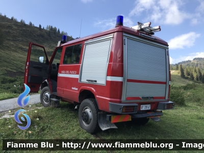 Iveco Daily 4x4 II serie
Vigili del Fuoco
Comando Provinciale di Belluno
Distaccamento Volontario di Colle Santa Lucia (BL)
VF 28147
Parole chiave: Iveco Daily_4x4_IIserie VF28147