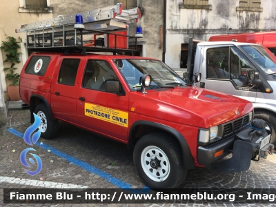 Nissan Pick-Up
Vigili del Fuoco
Comando Provinciale di Belluno
Distaccamento Volontario di Selva di Cadore (BL)
Utilizzato come carro luce 
Veicolo con targa civile AC 963 DH
Parole chiave: Nissan Pick_Up AC963DH Ventennale_VVF_Asolo