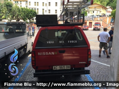 Nissan Pick-Up
Vigili del Fuoco
Comando Provinciale di Belluno
Distaccamento Volontario di Selva di Cadore (BL)
Utilizzato come carro luce 
Veicolo con targa civile AC 963 DH
Parole chiave: Nissan Pick_Up AC963DH Ventennale_VVF_Asolo