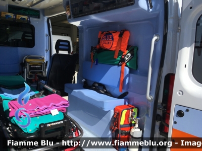 Fiat Ducato X290
Nucleo Volontario di Protezione Civile Onlus
ProCivMareno Soccorso
in convenzione SUEM 118 TrevisoEmergenza
"406"
Allestimento Class
particolare vano sanitario
Parole chiave: Fiat Ducato_X290 Ambulanza