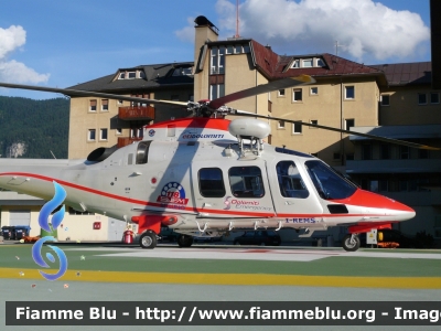 Agusta A109 Grand
Elisoccorso Regione del Veneto,
SUEM 118 Belluno base di Pieve di Cadore,
I-REMS Falco
Parole chiave: Agusta A109_Grand Elisoccorso