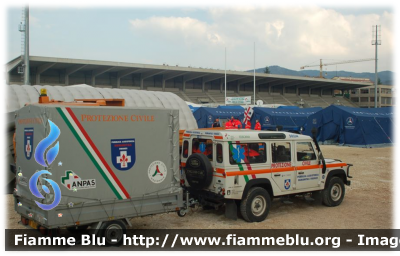 Land Rover Defender 110
Pubblica Assistenza Humanitas Firenze
Settore Protezione Civile
F34
Foto scattata presso campo a L'Aquila 
Parole chiave: Land-Rover Defender_110