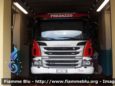 Scania P410 4x4 II serie
Vigili del Fuoco
Unione Distrettuale di Fiemme
Corpo Volontario di Predazzo (TN)
Allestimento Rosenbauer-Brandus
VF 5D6 TN 
Parole chiave: Scania P410_4x4_IIserie VF5D6TN