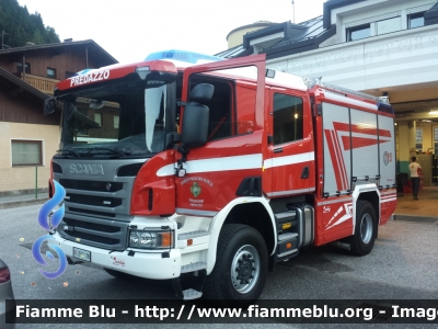 Scania P410 4x4 II serie
Vigili del Fuoco
Unione Distrettuale di Fiemme
Corpo Volontario di Predazzo (TN)
Allestimento Rosenbauer-Brandus 
VF 5D6 TN
Parole chiave: Scania P410_4x4_IIserie VF5D6TN