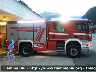 Scania P410 4x4 II serie
Vigili del Fuoco
Unione Distrettuale di Fiemme
Corpo Volontario di Predazzo (TN)
Allestimento Rosenbauer-Brandus 
VF 5D6 TN
Parole chiave: Scania P410_4x4_IIserie VF5D6TN