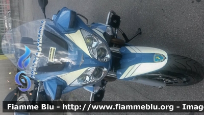 Moto-Guzzi Norge
Polizia di Stato
Polizia Stradale in servizio sulla Milano Serravalle Milano Tangenziali
Assegnata al Reparto di Intervento della Polizia Stradale (R.I.P.S.) di Milano
POLIZIA G2333
Parole chiave: Moto-Guzzi Norge POLIZIAG2333