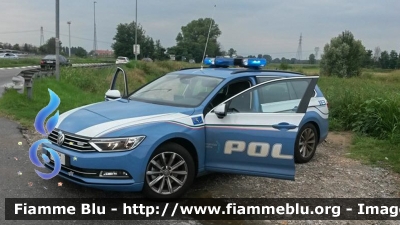 Volkswagen Passat Variant VII serie
Polizia di Stato
Polizia Stradale
Tangenziale Esterna Est di Milano
A58 Agrate Brianza - Melegnano
Decorazione Grafica Artlantis
POLIZIA M0394
Parole chiave: Volkswagen Passat_Variant_VIIserie POLIZIAM0394