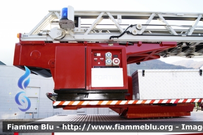 Iveco EuroCargo 130E24 I serie
Vigili del Fuoco
Comando Provinciale di Bergamo
Distaccamento Volontario di Gazzaniga (BG)
AutoScala allestimento Iveco-Magirus ricondizionata Fortini
ex Brandeweer - Vigili del Fuoco Amsterdam
VF 27421
Parole chiave: Iveco EuroCargo_130E24_Iserie VF27421