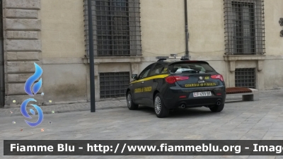 Alfa Romeo Nuova Giulietta
Guardia di Finanza
Allestita NCT Nuova Carrozzeria Torinese
Decorazione Grafica Artlantis
GdiF 439 BK
Parole chiave: Alfa-Romeo Nuova_Giulietta GdiF439BK