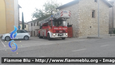 Iveco EuroFire 150E28 I serie
Vigili del fuoco
Comando provinciale di Rieti
AutoScala allestimento Iveco-Magirus
VF 21641
Parole chiave: Iveco EuroFire_150E28_Iserie VF21641