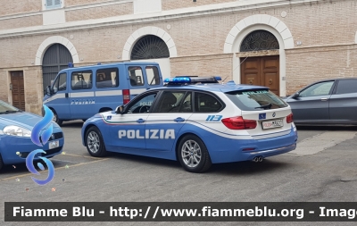 Bmw 318 Touring F31 III restyle
Polizia di Stato
Polizia Stradale
Allestimento Focaccia
Decorazione Grafica Artlantis
POLIZIA M3627
Parole chiave: Bmw 318_Touring_F31_III_restyle POLIZIAM3627 Festa_della_Polizia_2019