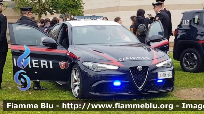 Alfa-Romeo Nuova Giulia Quadrifoglio
Carabinieri
Nucleo Operativo Radiomobile Roma
CC DK 554
Parole chiave: Alfa-Romeo Nuova_Giulia_Quadrifoglio CCDK554