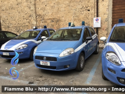 Fiat Grande Punto
Polizia di Stato
POLIZIA F7059
Parole chiave: Fiat Grande_Punto POLIZIAF7059 Festa_della_Polizia_2019