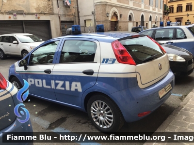 Fiat Punto VI serie
Polizia di Stato 
Allestimento Nuova Carrozzeria Torinese
Decorazione grafica Artlantis
POLIZIA N5556
Parole chiave: Fiat Punto_VIserie POLIZIAN5044 POLIZIAN5556 Festa_della_Polizia_2019