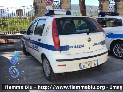 Fiat Punto III serie
Polizia Municipale
Unione dei Comuni Nova Sabina (RI)
Codice Automezzo: 32
POLIZIA LOCALE YA 032 AL
Parole chiave: Fiat Punto III serie POLIZIALOCALE YA032AL